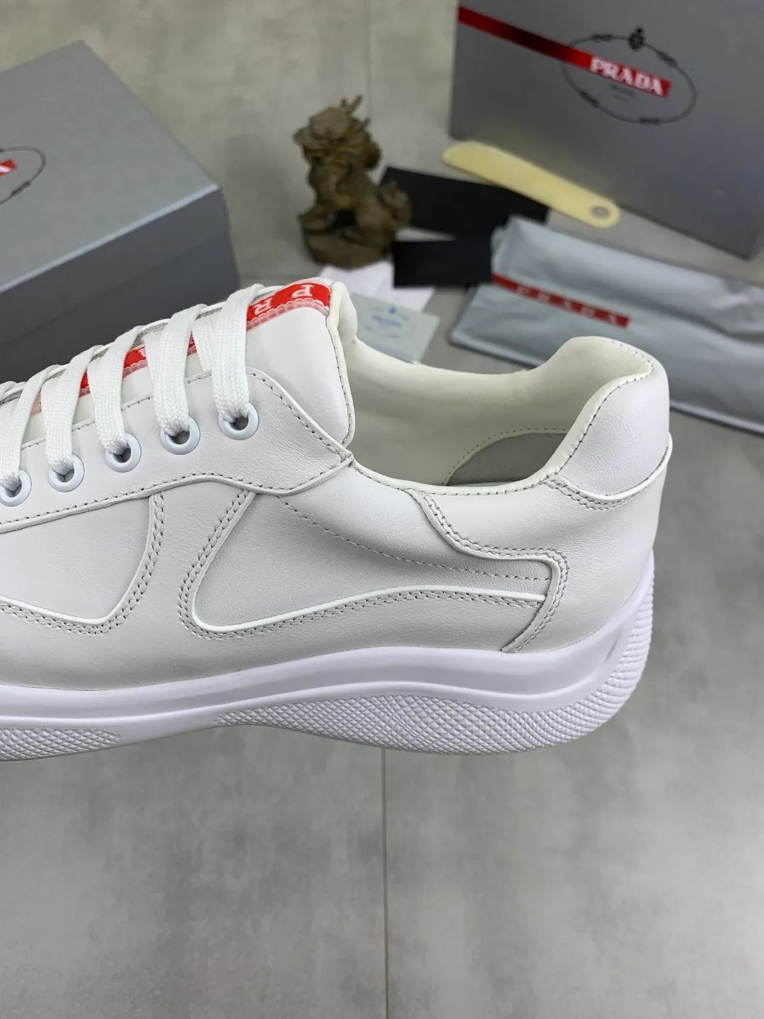 Men's Men's Shoes 💰P520 💰【New Style】 The latest model of high-quality PRADA classic men's shoes has been launched on the official website with a 1:1 replica, synchronized in Hong Kong counters, and on the same catwalk; all made of calfskin ➕Imported cowhide lining, 🍡🍡rubber The original outsole is 1:1 non-slip and wear-resistant; comfortable to wear, attractive in style, fine in workmanship, and equipped with a simple and neat shoe last, showing a man's boldness and toughness, 👍size 38 to 44 (45 can be customized) black White color🉑️choose